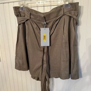 New with tags Antonio Melani Olive Linen Shorts 12